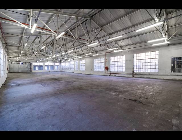 2,000M² WAREHOUSE FOR SALE IN VILLAGE MAIN